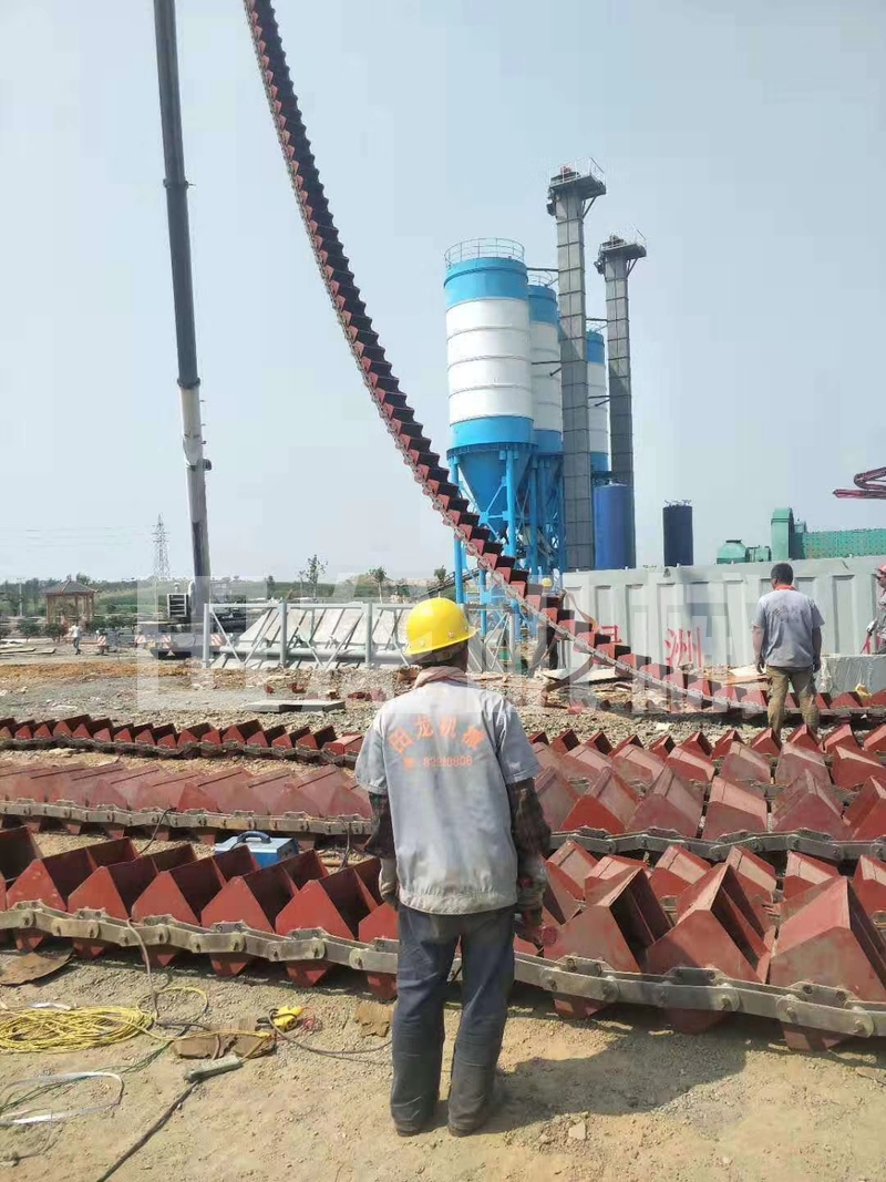 斗式提升機(jī)料斗配件安裝現(xiàn)場(chǎng)展示圖